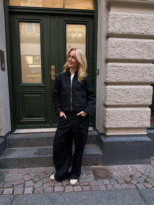 Alberte Barrel Denim Jeans - Black