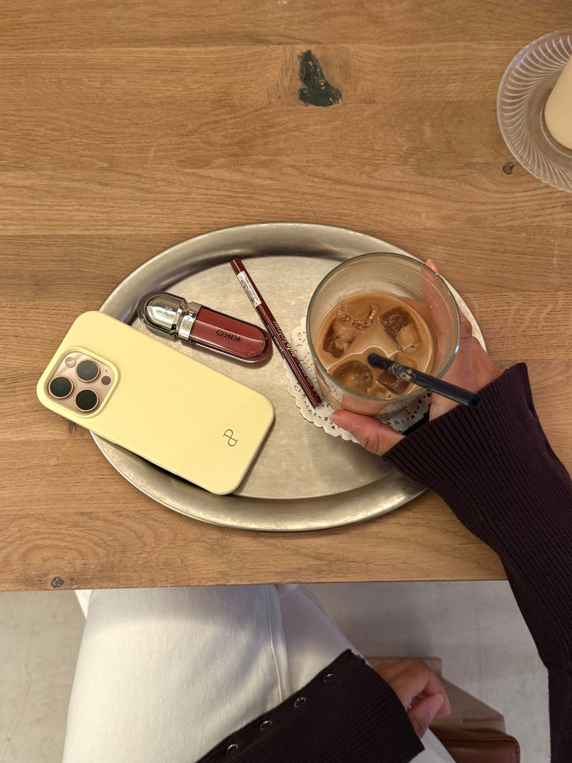 iPhone 15 Cover - Butter Yellow