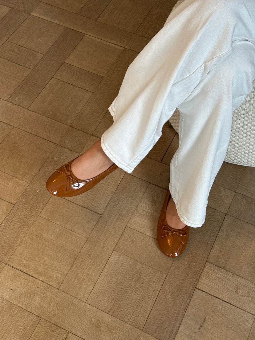 Dora Bow Ballerina - Shiny Camel